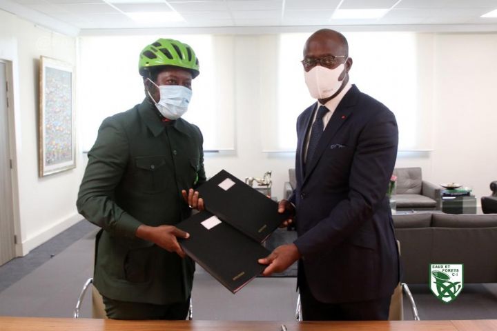 Promotion de l’écologie et lutte contre la déforestation: Andy Costa fait ambassadeur de la forêt par le ministre des eaux et forêts